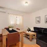 דירה Stela Rogotin