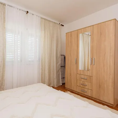 Stela * Rogotin